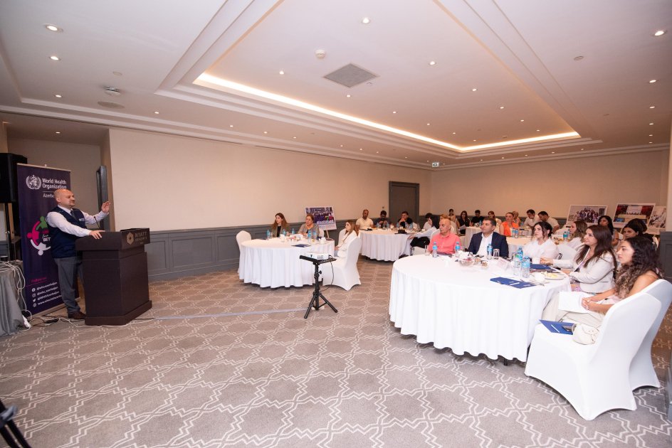 ÜST-nin Azərbaycandakı nümayəndəliyi jurnalistlərlə görüş keçirib