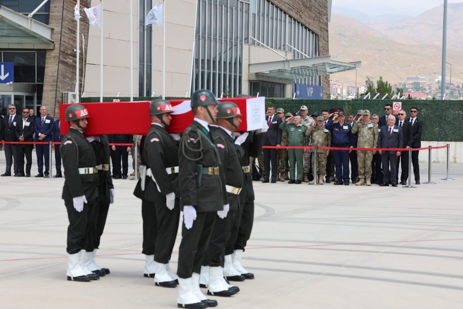 Türkiyənin Hakkari şəhərində İraqda həlak olmuş əsgərlərlə vida mərasimi keçirilib