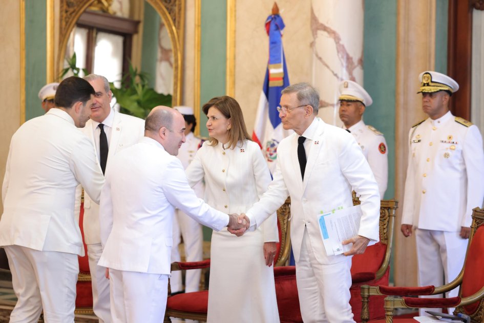 Azərbaycanın səfiri etimadnaməsini Dominikan Prezidentinə təqdim edib