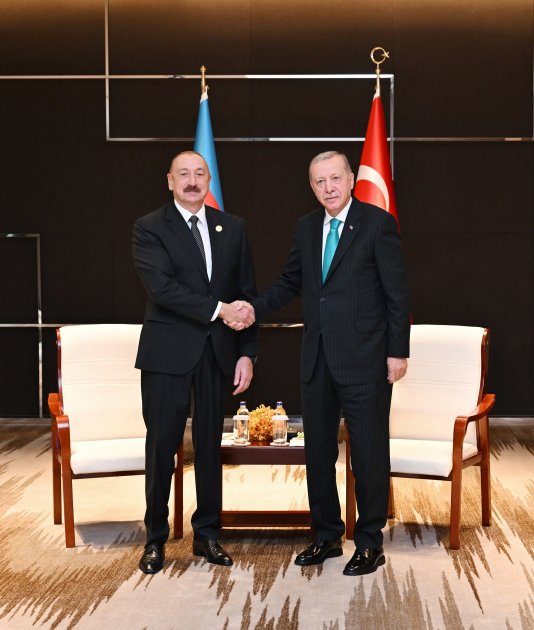 Tiencində Azərbaycan Prezidenti İlham Əliyevin Türkiyə Prezidenti Rəcəb Tayyib Ərdoğanla görüşü olub 