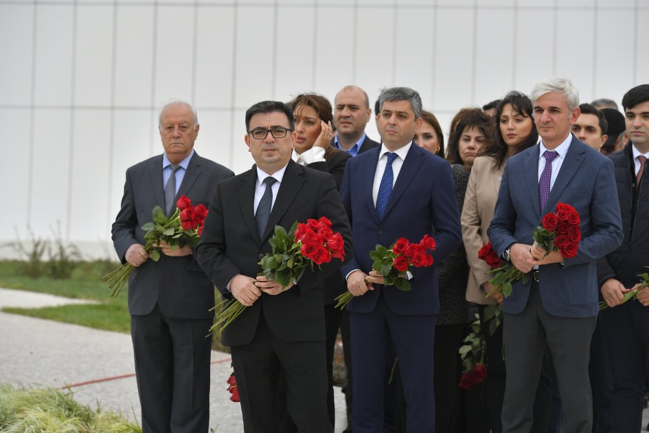 AZƏRTAC-ın kollektivi Bakıda Zəfər parkını ziyarət edib