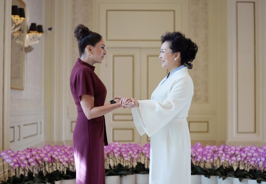 Birinci xanım Mehriban Əliyeva “ŞƏT plyus” formatında görüşə qatılan dövlət və hökumət başçılarının xanımları ilə birlikdə gəmi gəzintisində iştirak edib