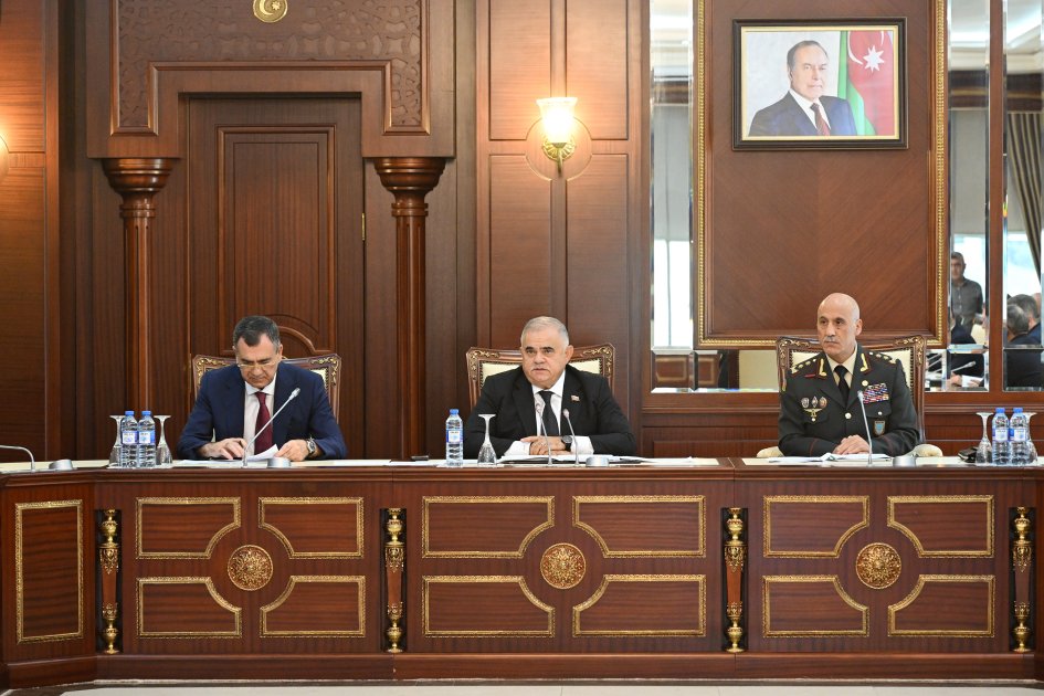Müdafiə, təhlükəsizlik və korrupsiya ilə mübarizə komitəsinin iclasında 3 məsələ müzakirə edilib