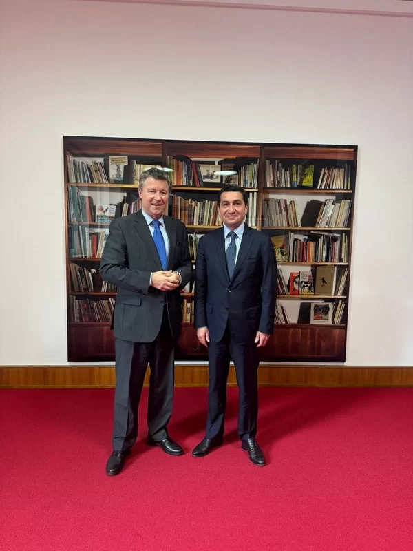 Hikmət Hacıyev Almaniya XİN-in dövlət katibi ilə görüşüb