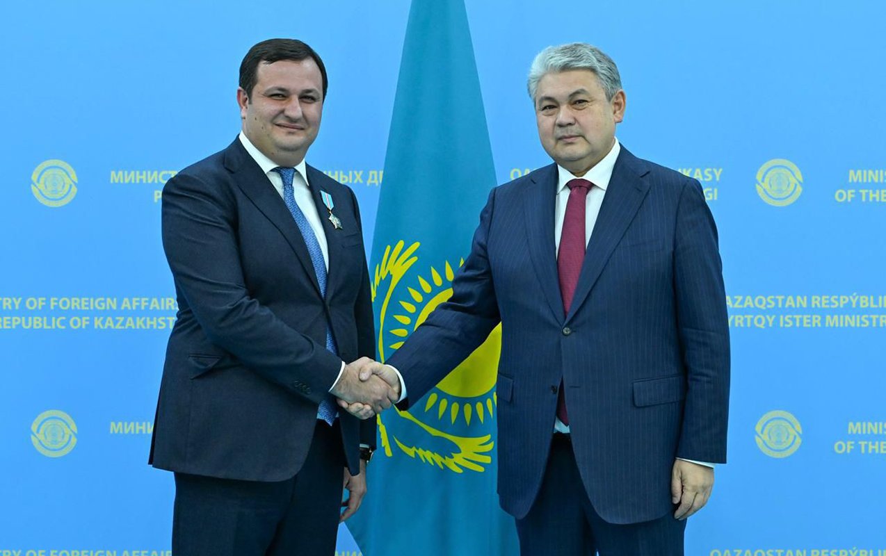 Amil Yusifov Qazaxıstanın “Hörmət” ordeni ilə təltif edildi - Foto