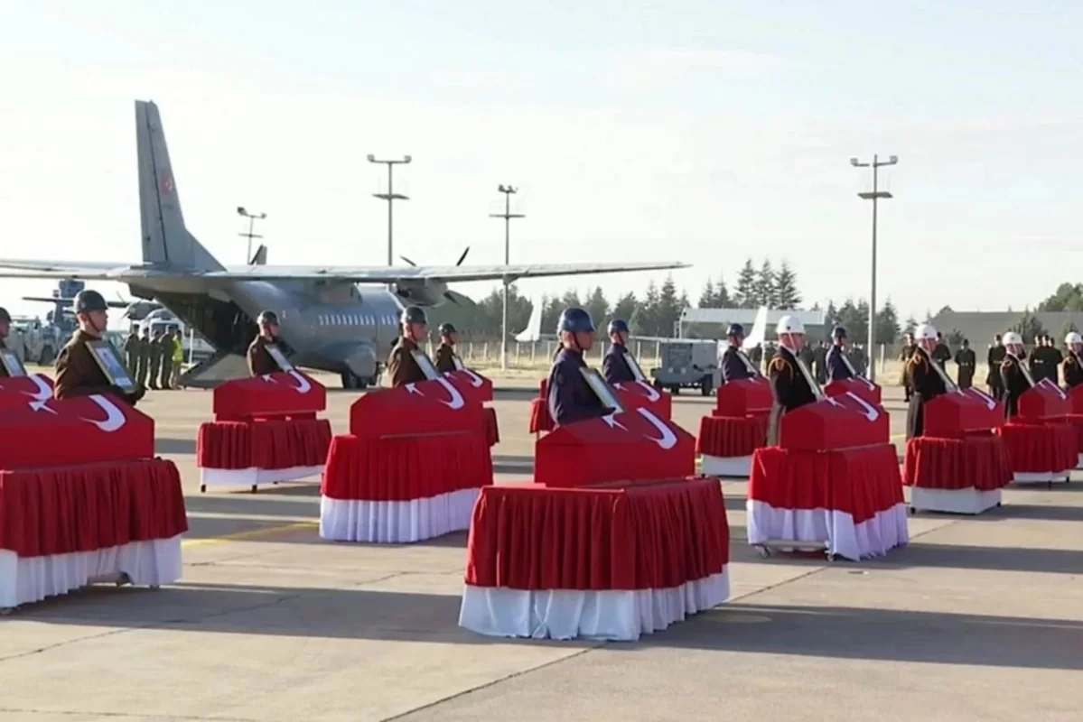 Hərbi yük təyyarəsində həlak olan türkiyəli hərbçilərlə vida mərasimi keçirilir