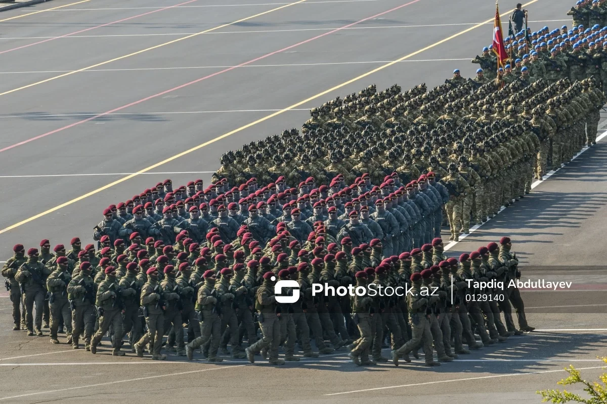 Bu gün hərbi paradda beş mindən çox şəxsi heyət iştirak edib