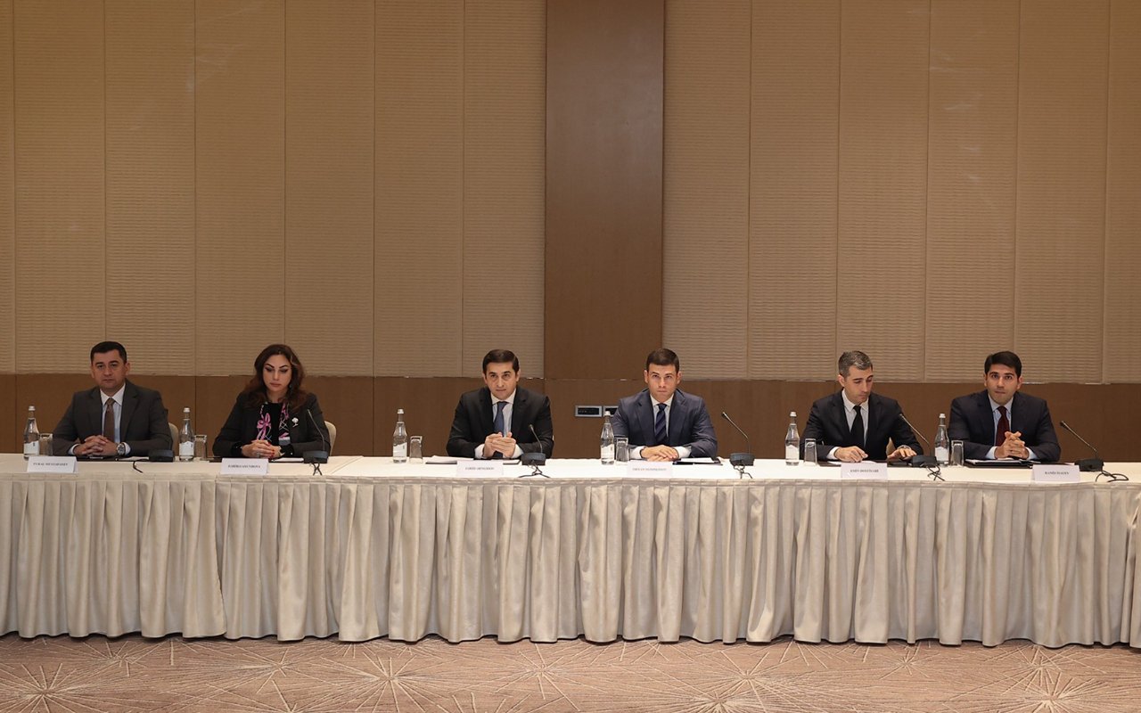 Ədliyyə Nazirliyi və KOBİA biznes assosiasiyaları ilə görüş keçirdi - Fotolar