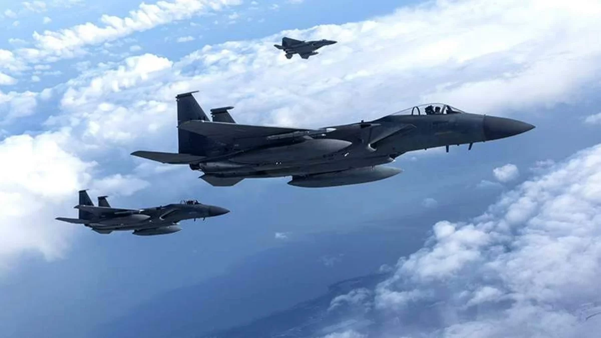 Trampın iqamətgahı üzərinə qırıcı qaldırıldı