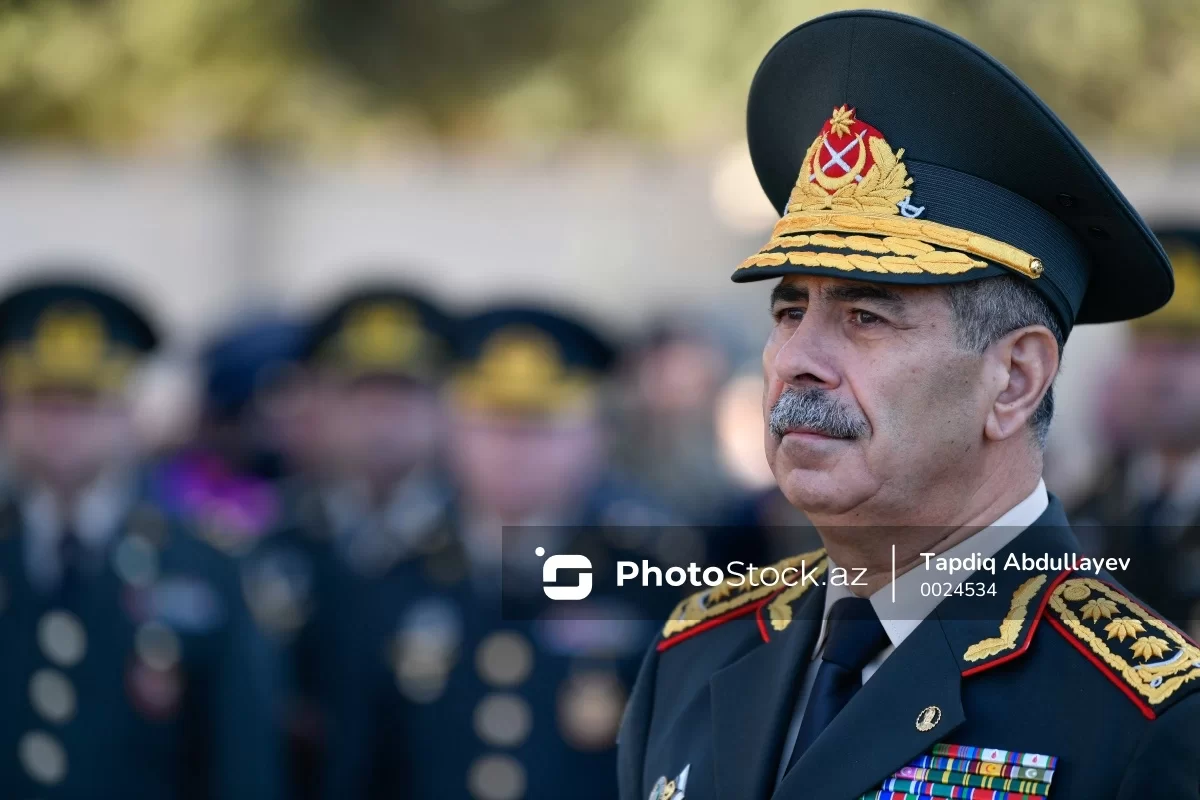 Müdafiə naziri Azərbaycan Ordusunun şəxsi heyətini təbrik edib