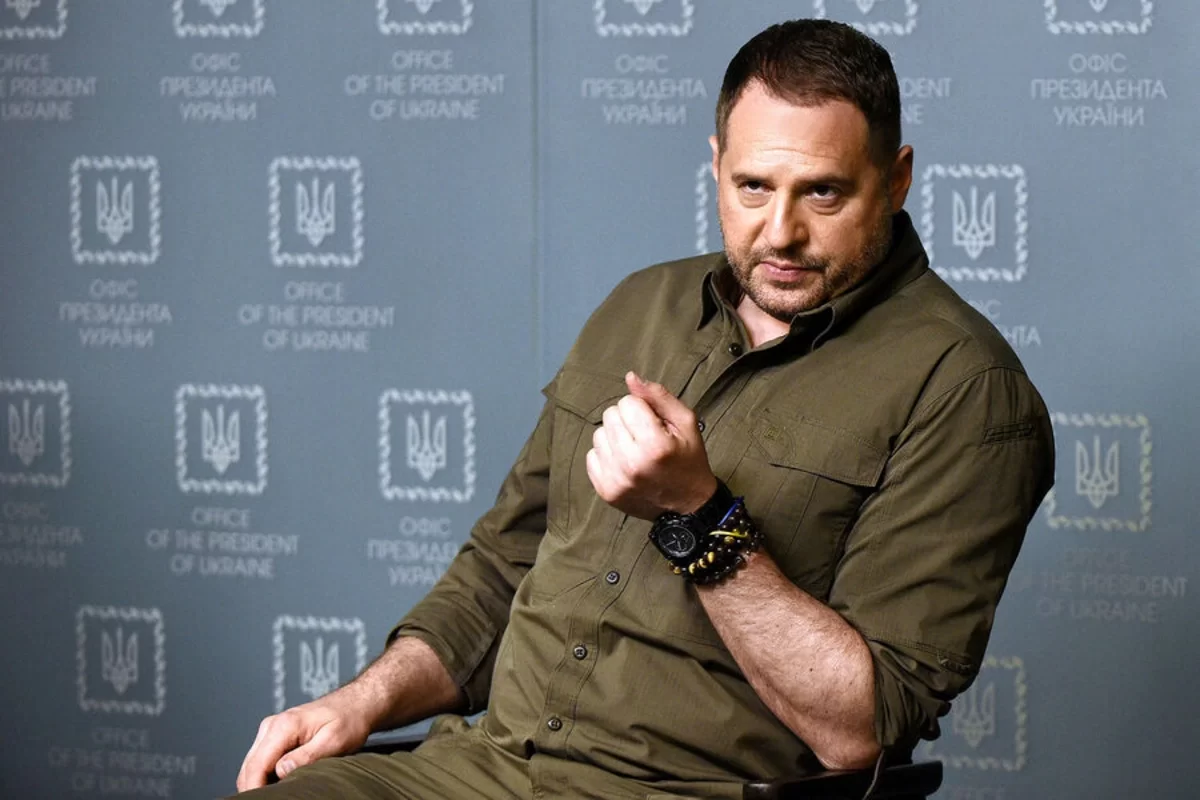 Zelenskinin Ofisinin rəhbərliyindən istefa verən Yermak cəbhəyə getmək istəyir