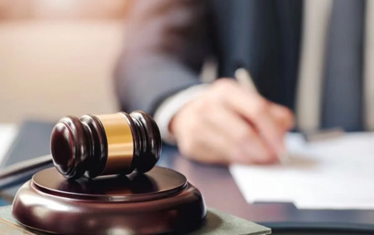 Beş hakimi təhqir edən şəxs həbs olundu: Ədalət təmsilçiləri 10 min manat təzminat alacaqlar