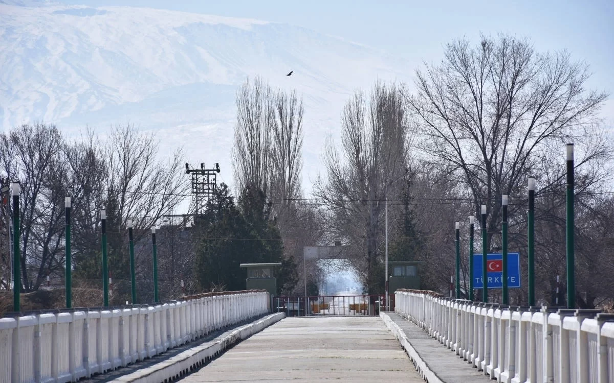 KİV: Türkiyə altı ay ərzində Ermənistanla quru sərhədini aça bilər