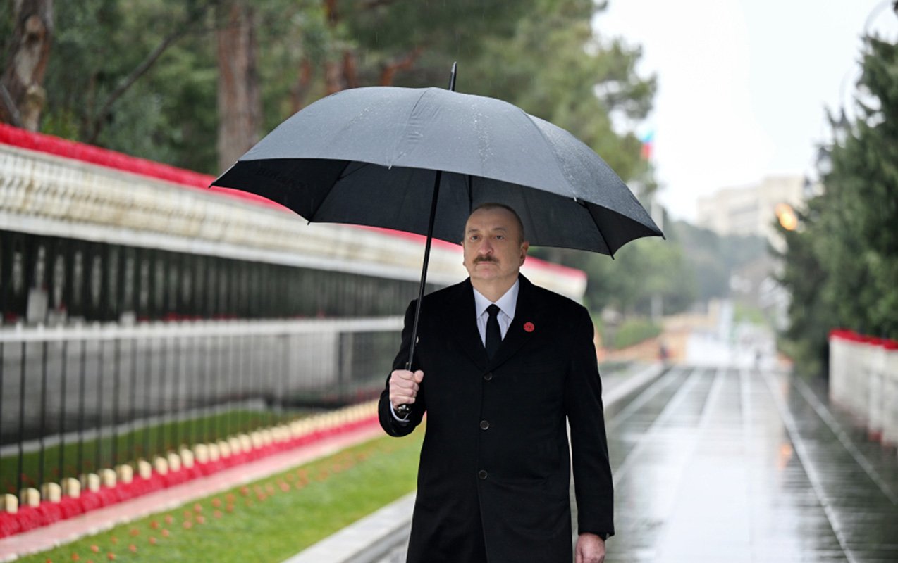 Prezident Şəhidlər xiyabanını ziyarəti ilə bağlı videoçarx paylaşdı