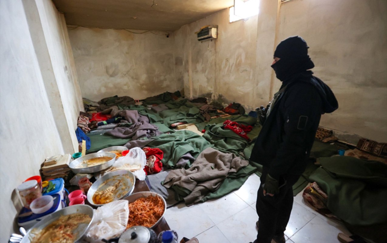 Əsirlərin saxlandığı YPG həbsxanasından - Fotolar