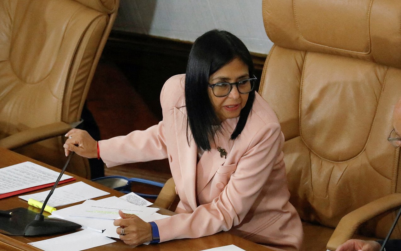 Venesuelanın müvəqqəti prezidenti kimi and içdi