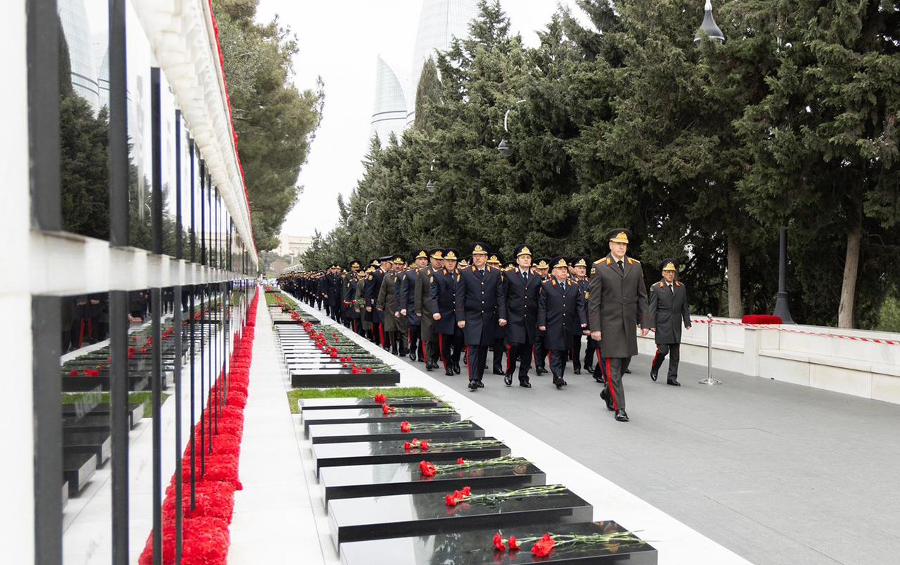 DİN-in şəxsi heyəti Şəhidlər xiyabanını ziyarət etdi - Video