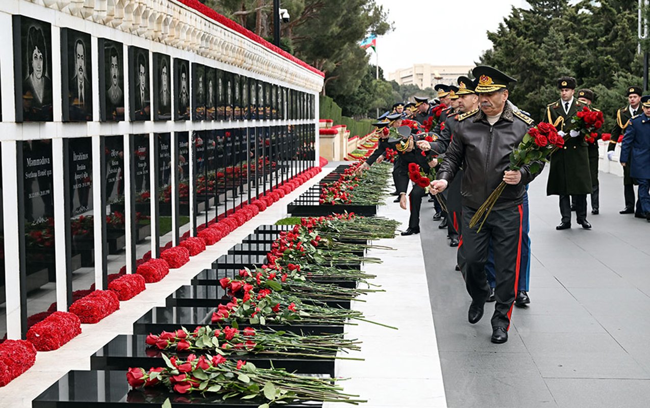 Zakir Həsənov Şəhidlər xiyabanında - Fotolar