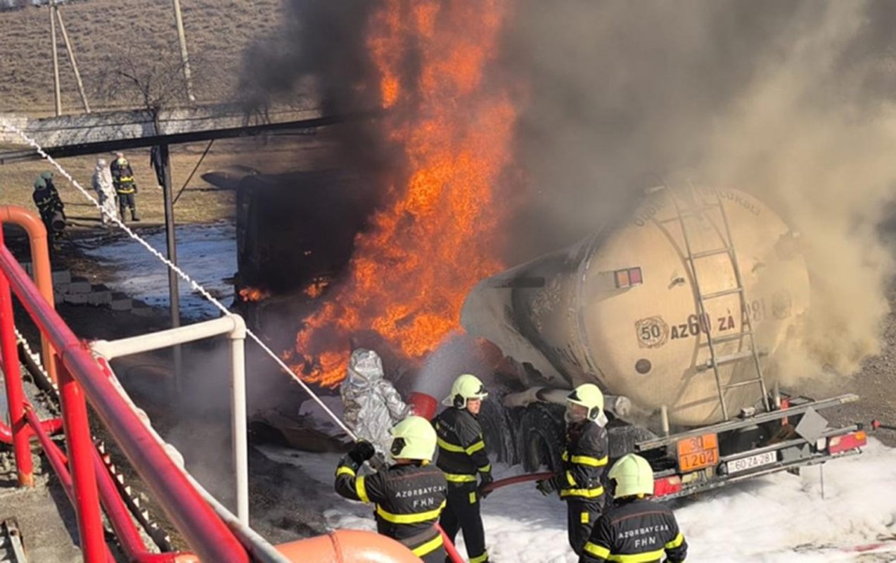Yanacaq daşıyan avtomobildə güclü partlayış - Ölən var-Video-Yenilənib