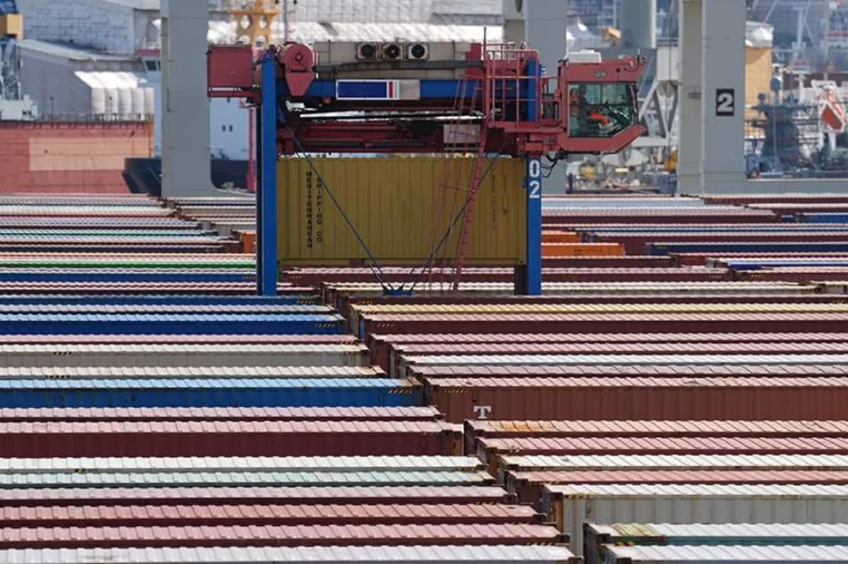 KİV: ABŞ-nin dünya ölkələrinin təqribən 40 faizi ilə ticarət dövriyyəsi azalıb