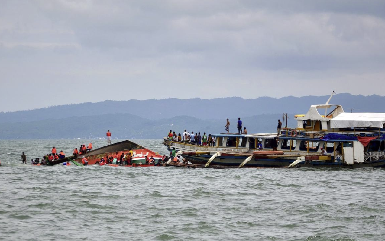 Filippində bərə batdı - Ölənlər və itkin düşənlər var