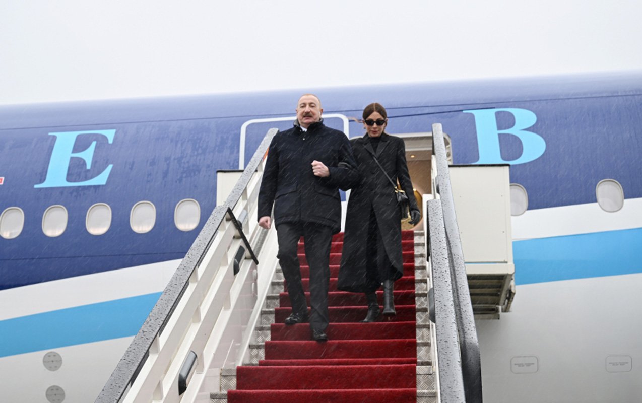 Prezident Serbiyaya rəsmi səfərə gedib - Fotolar+Video