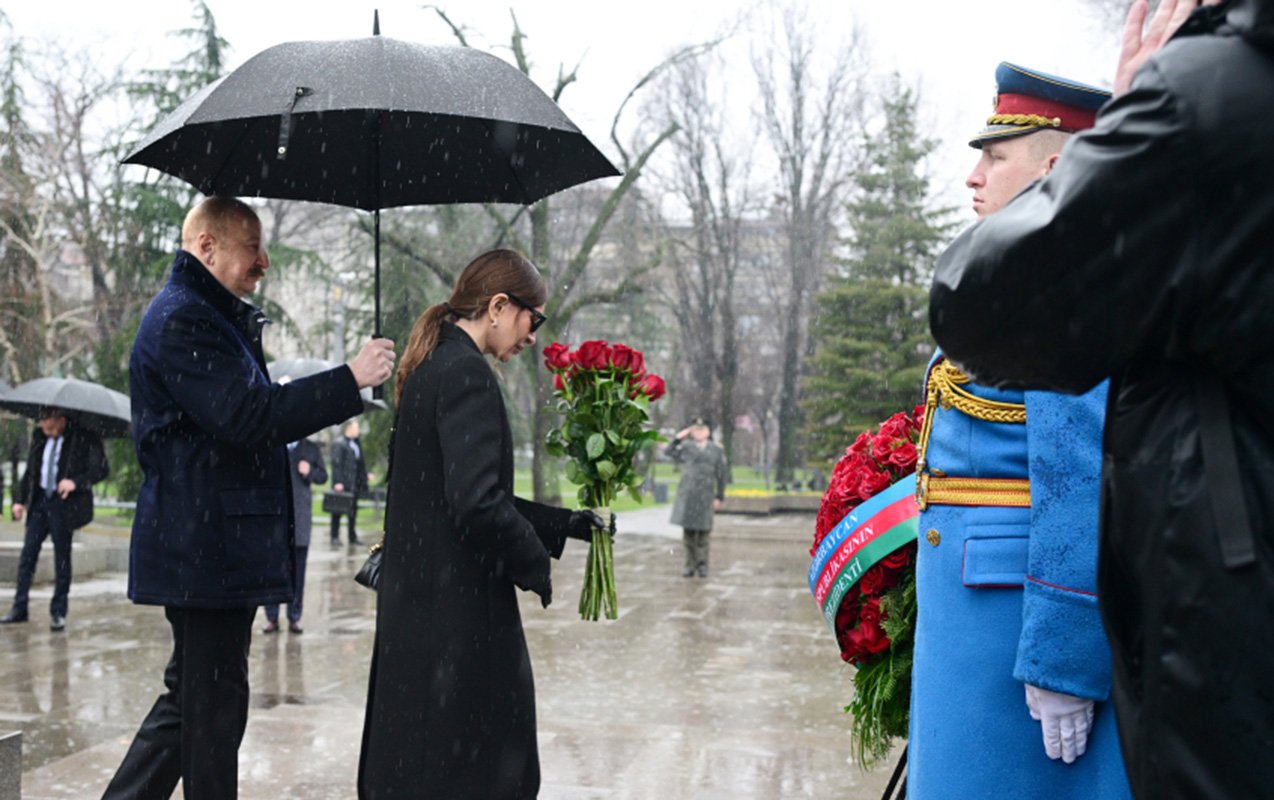 Prezident Belqradda Ümummilli Liderin abidəsini ziyarət etdi - Fotolar+Video