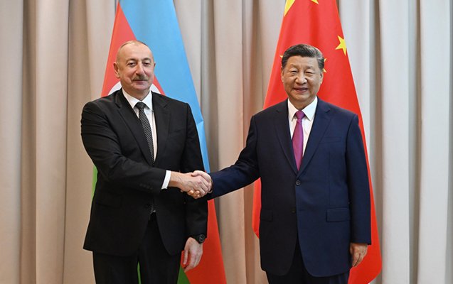 İlham Əliyev Si Cinpini təbrik etdi