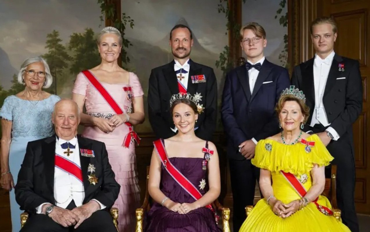 Epşteyn qalmaqalı fonunda respublikaya yox, monarxiyaya səs verdilər