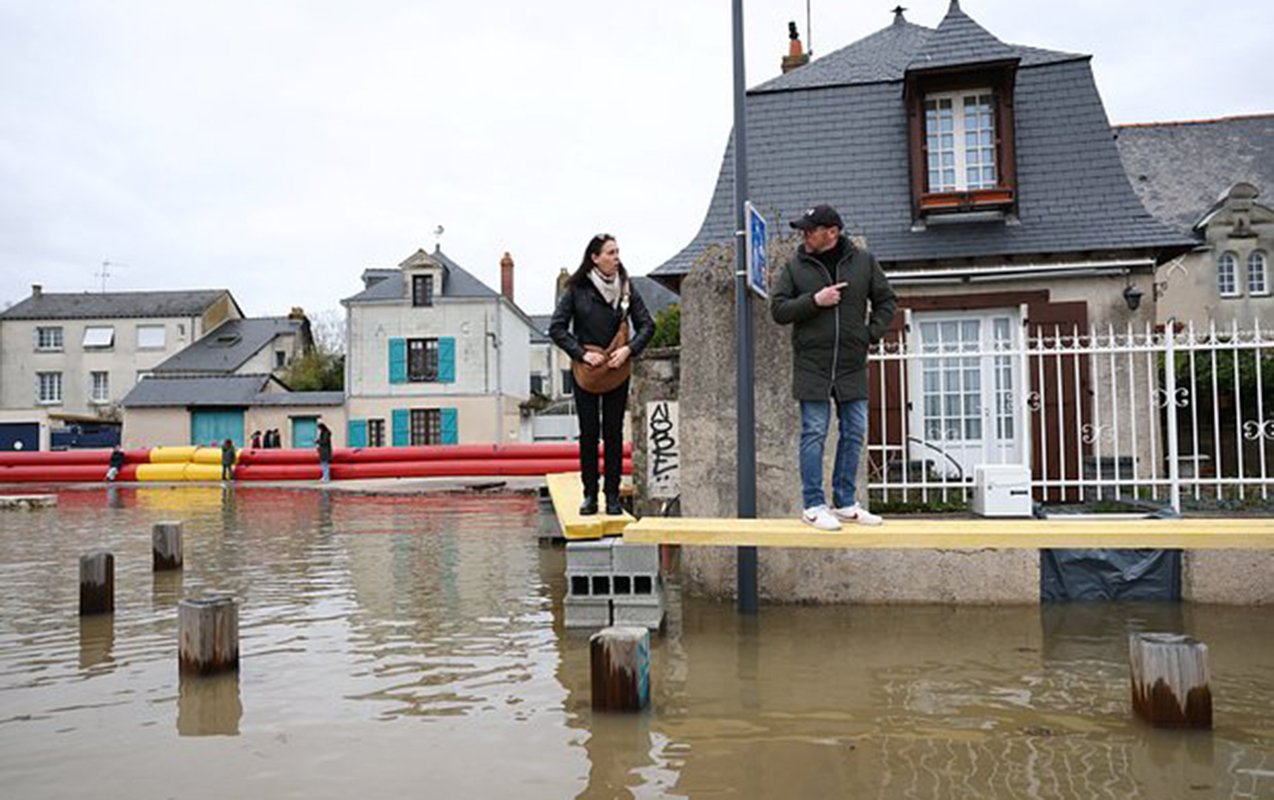 Fransa şəhərləri su altında qaldı
