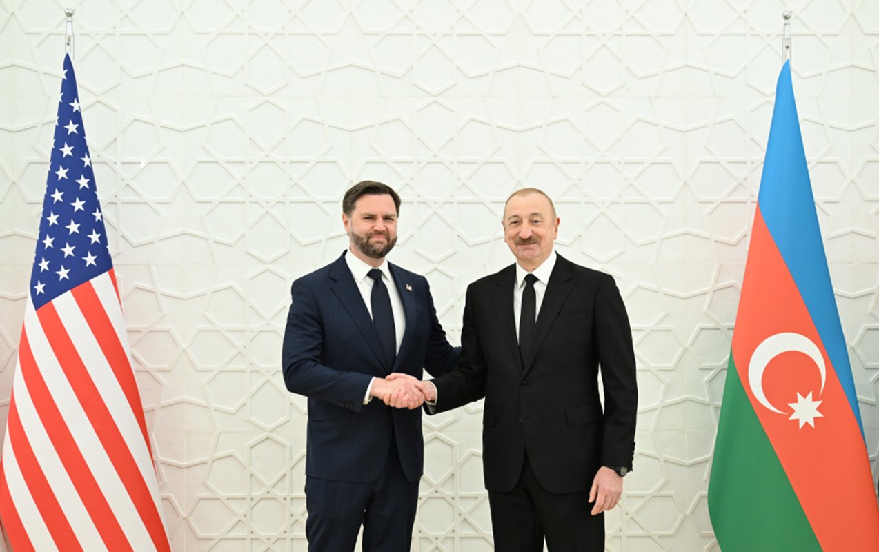 Prezidentin Venslə məhdud tərkibli görüşü başladı