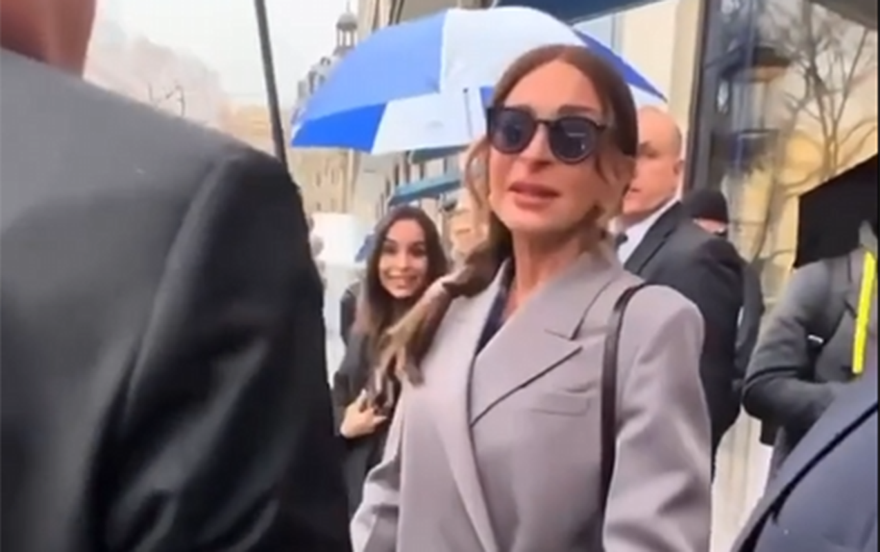 “Qadın paltarında səfirlikdə gizlənən siz idiz?..” - Video