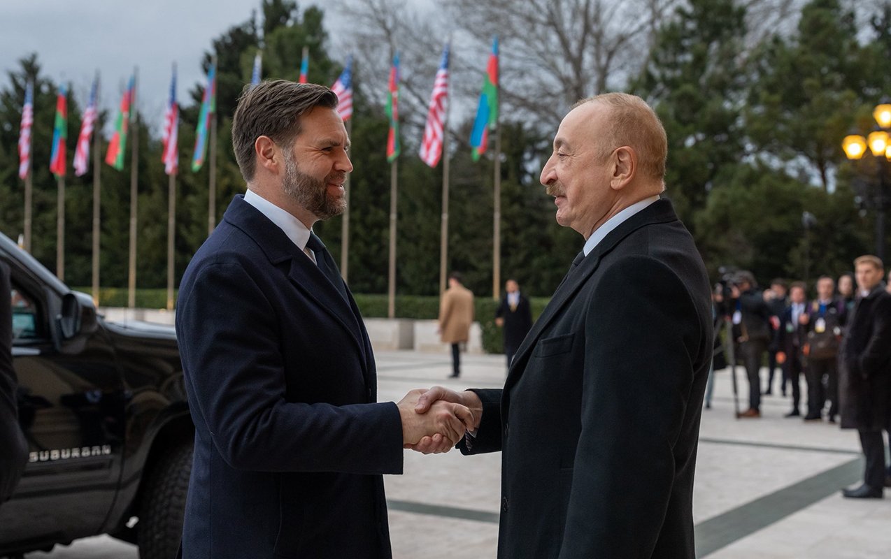 İrəvanla Bakıya tarixi səfərindən bu görüntüləri paylaşdı - Video